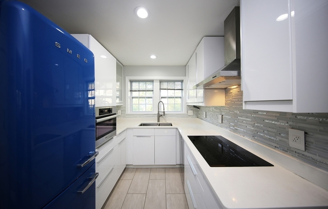 21 HAMMOND POND PKWY