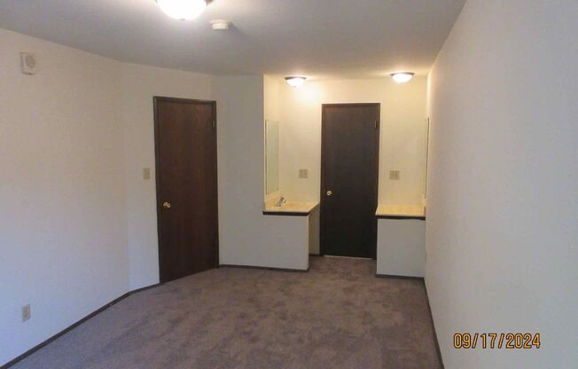 2 beds, 1 bath, 952 sqft, $1,200, Unit 216