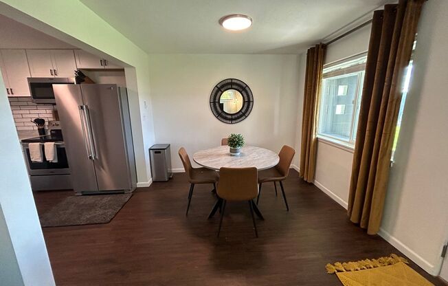 2 beds, 1 bath, $1,695, Unit Unit 4