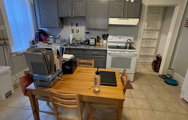 1 bed, 1 bath, 700 sqft, $1,100, Unit #01