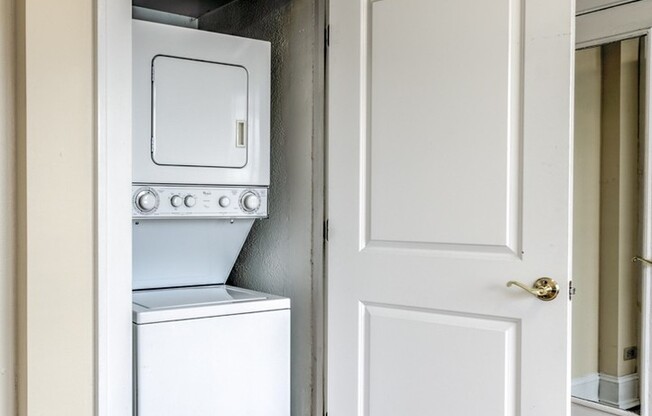 2 beds, 1 bath, 800 sqft, $1,475, Unit 200