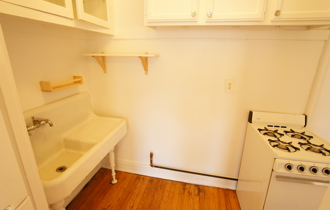 1 bed, 1 bath, 908 sqft, $2,195, Unit 2426-1W