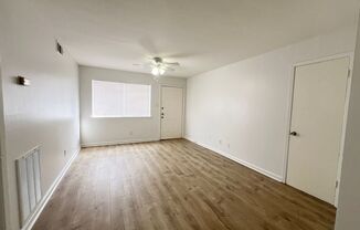 2 beds, 1 bath, $975, Unit DRM02