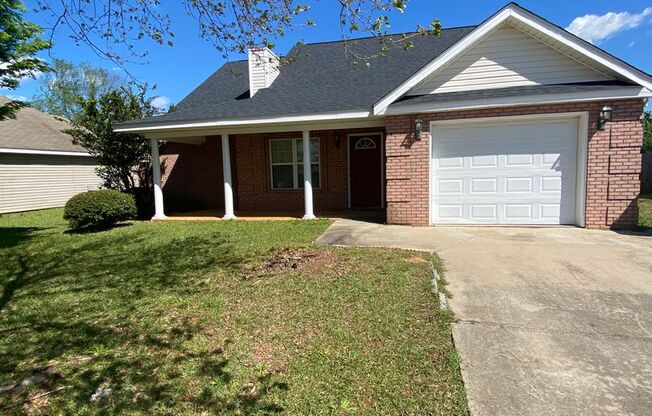 Charming and spacious 3 bed/ 2 bath in Warner Robins!