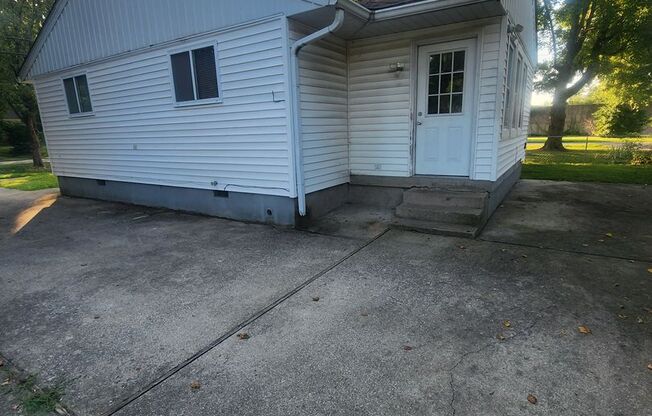 Updated 3 bedroom 1.5 home great for entertaining!