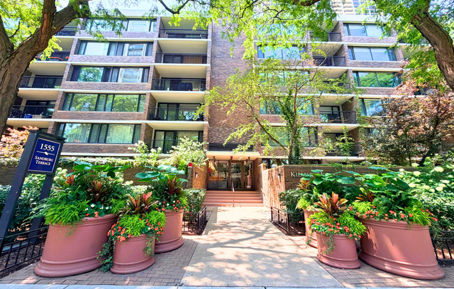 1555 N. Sandburg Terrace (NO REPAIRS TO COMMON AREAS)