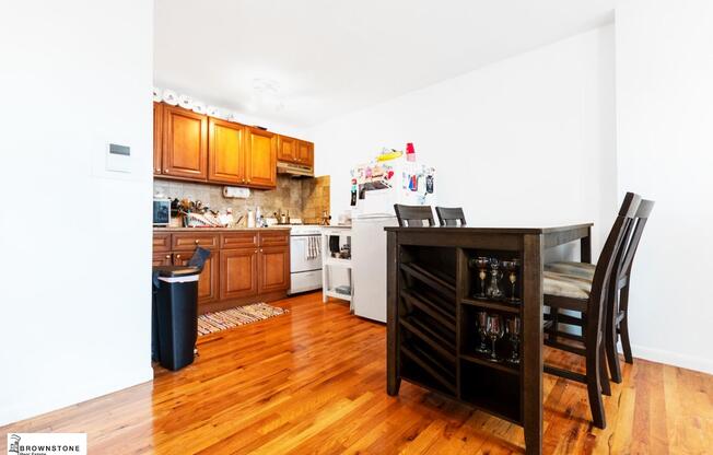 122 DIKEMAN ST