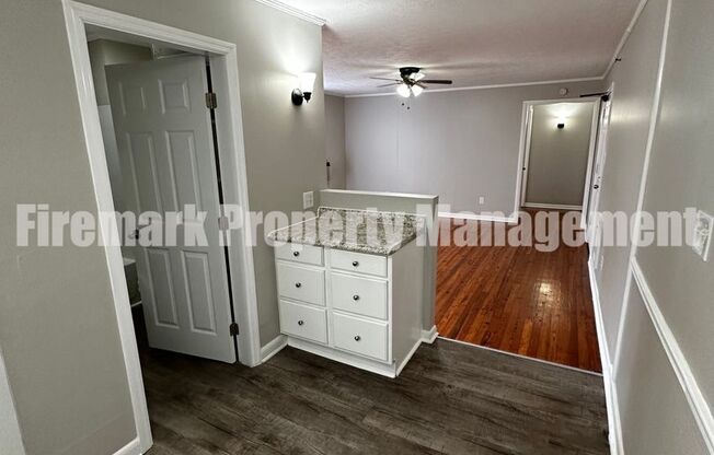 2 beds, 1 bath, $1,299, Unit 6