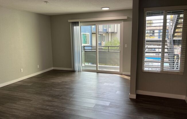 2 beds, 1 bath, 821 sqft, $2,760, Unit B027