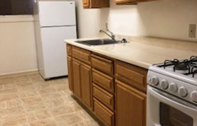 Nice studio apartment with modern fixtures and appliances