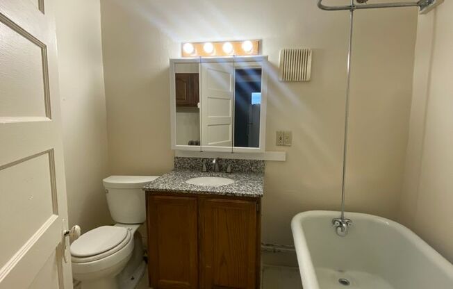 3 beds, 1 bath, $1,800, Unit 40 Warriner 4L