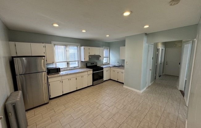 3 beds, 1 bath, 1,300 sqft, $2,875, Unit 2