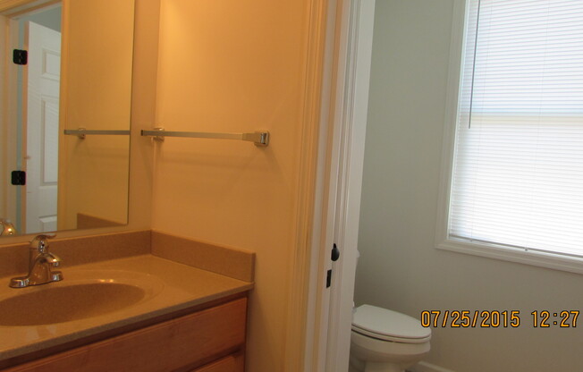 3 beds, 2 baths, $1,400, Unit #16