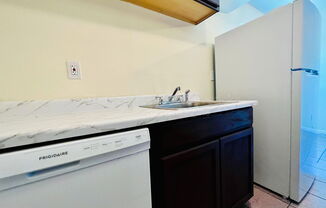 1 bed, 1 bath, 750 sqft, $900, Unit 14