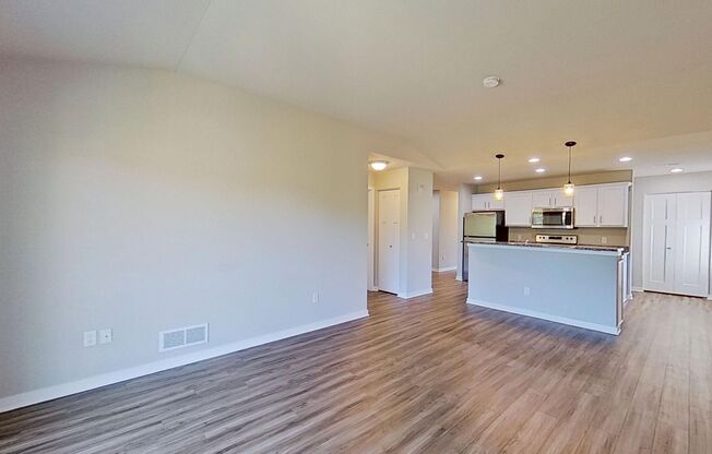 3 beds, 2 baths, $2,085, Unit 58