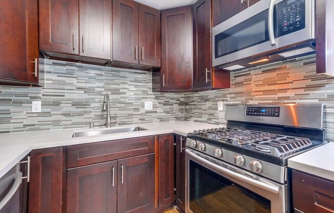 629 - 633 W. Hyde Park Blvd