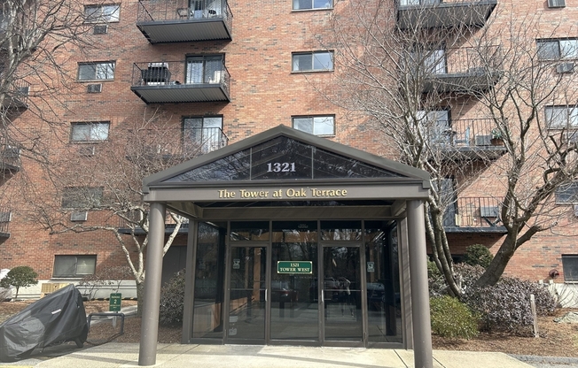 1 bed, 1 bath, 756 sqft, $2,100, Unit 208