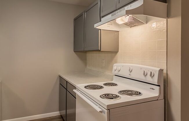 2 beds, 1 bath, 765 sqft, $900, Unit 10