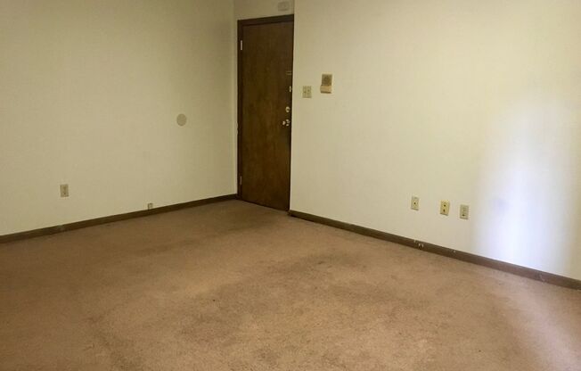 3 beds, 2 baths, 560 sqft, $1,375, Unit 112