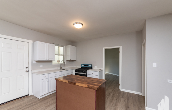 1022 W Fry St 1R