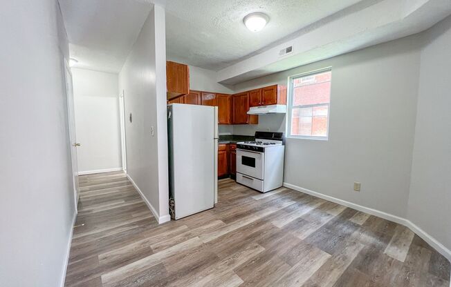 2 beds, 1 bath, $1,500, Unit 422-1