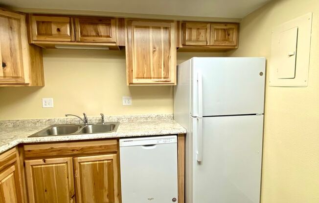 2 beds, 1 bath, $1,100