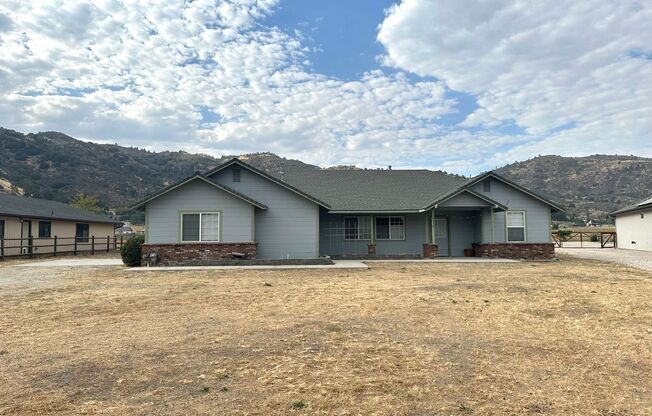 READY NOW! In Bear Valley Springs! 3+2 plus office!