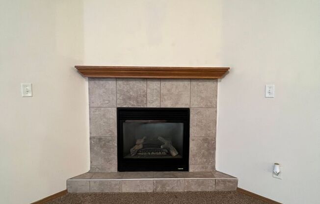 3bed/2 bath/2 car garage, 1300 sqft duplex-home! 1267 S Pinhook Dr in Nixa MO.