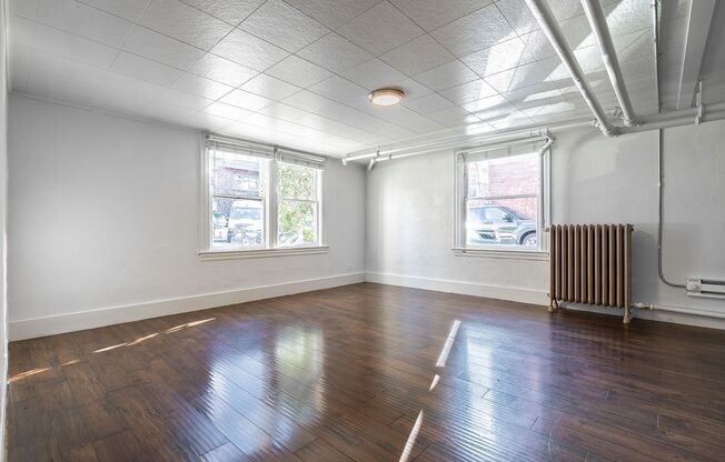 Studio, 1 bath, 400 sqft, $950, Unit 28