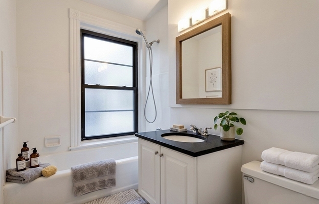 2 beds, 1 bath, 833 sqft, $2,900, Unit 52
