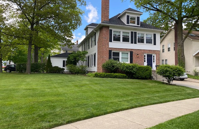 282 E WOODLAND RD