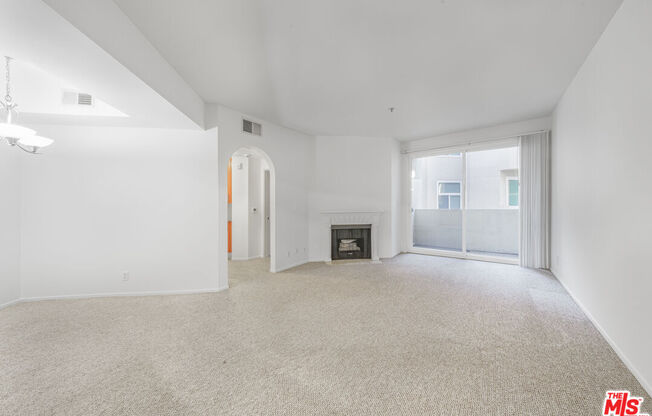 1 bed, 1 bath, 659 sqft, $1,975, Unit 327
