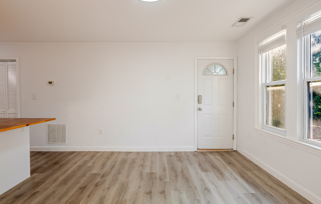 1208 16 ST NE
