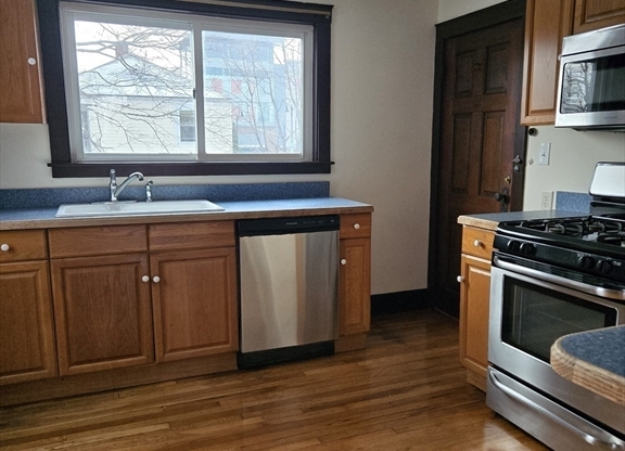 2 beds, 1 bath, 936 sqft, $2,400, Unit 1