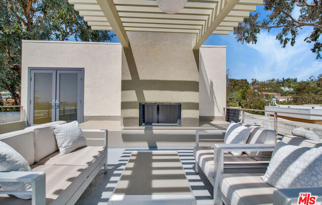 9892 BEVERLY GROVE DR