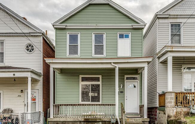 2 Bedroom/1 Bath in Carrick - Available JULY!