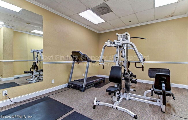 Studio, 1 bath, 425 sqft, $850, Unit 1412