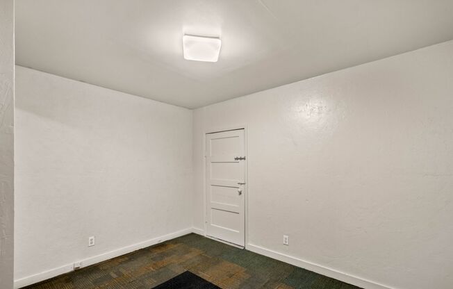 1 bed, 1 bath, 800 sqft, $699, Unit 103 W Lincoln Ave #11
