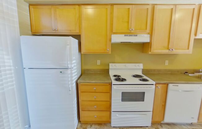 2 beds, 1 bath, $1,600, Unit 4