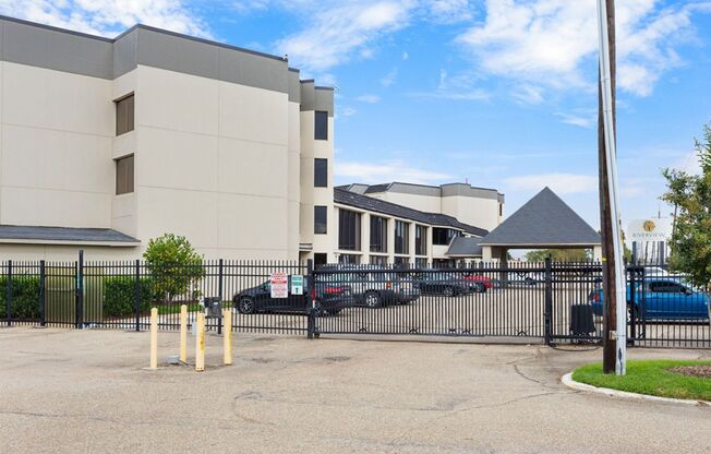 2BR 2BA Condo Downtown (Riverview Condominiums)