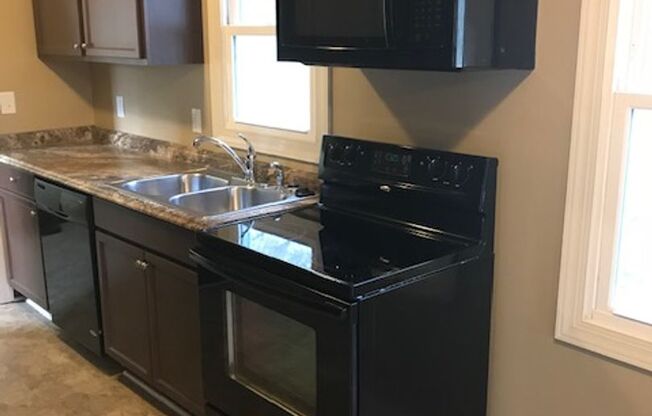 2 beds, 1 bath, $1,295