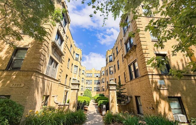 The Flats on Damen