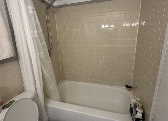 1 bed, 1 bath, 800 sqft, $2,400, Unit 307