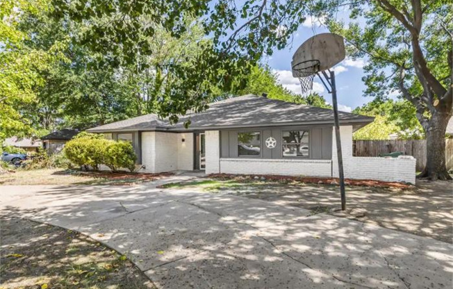 1020 HICKORY CIR