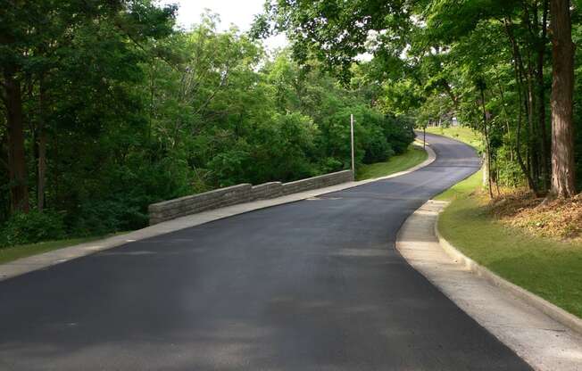 Entry Drive at Millcroft Apartments and Townhomes, Ohio, 45150