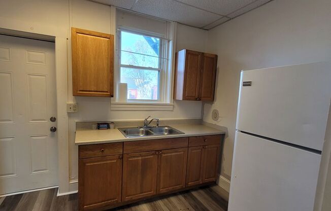 2 beds, 1 bath, $1,075, Unit 1