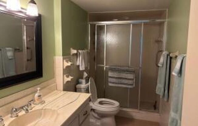 2 beds, 2 baths, 1,400 sqft, $4,500, Unit 1800 SE St Lucie Blvd