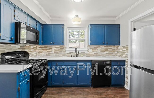 329 LAMPLIGHTER LN