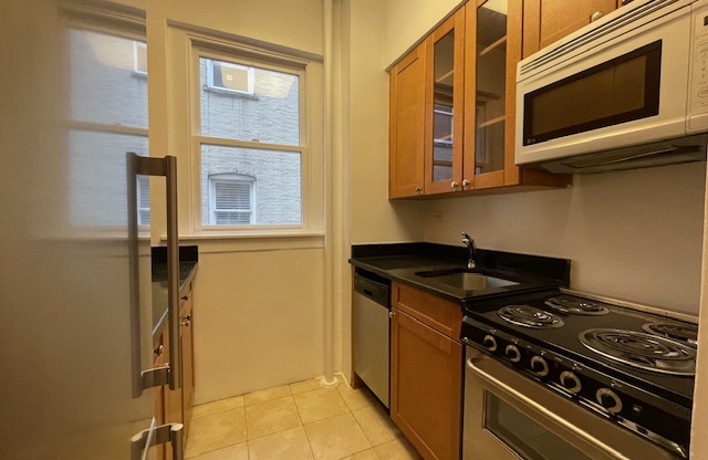 223 E 66 ST