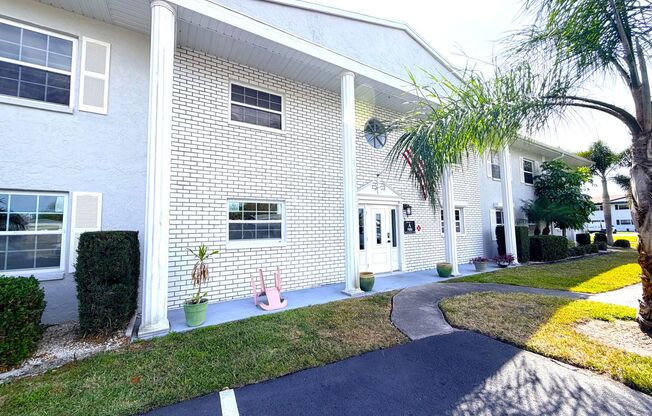 2/2 STUNNING SEASONAL RENTAL IN SUNNY N. FT. MYERS, FL